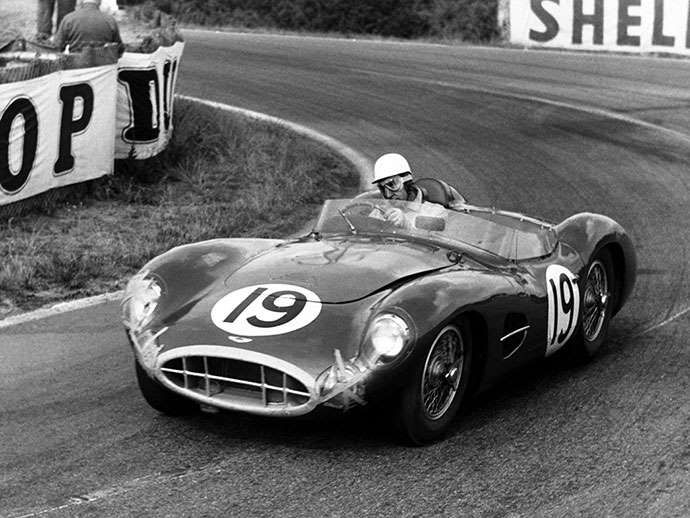Suntem pe cale să asistăm la vânzarea celui mai scump Aston Martin din istorie: DBR1, mașina lui Carroll Shelby și Stirling Moss, scoasă la licitație - Poza 2