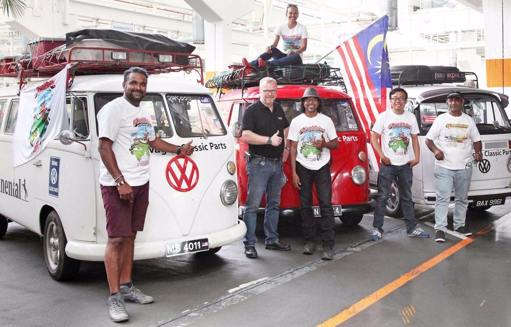 Clasicul Volkswagen Bulli își mai trece în cont o aventură: 20.000 de kilometri parcurși din Malaezia până în Germania - Poza 2