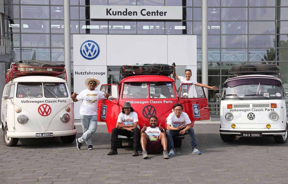 Clasicul Volkswagen Bulli își mai trece în cont o aventură: 20.000 de kilometri parcurși din Malaezia până în Germania - Poza 1