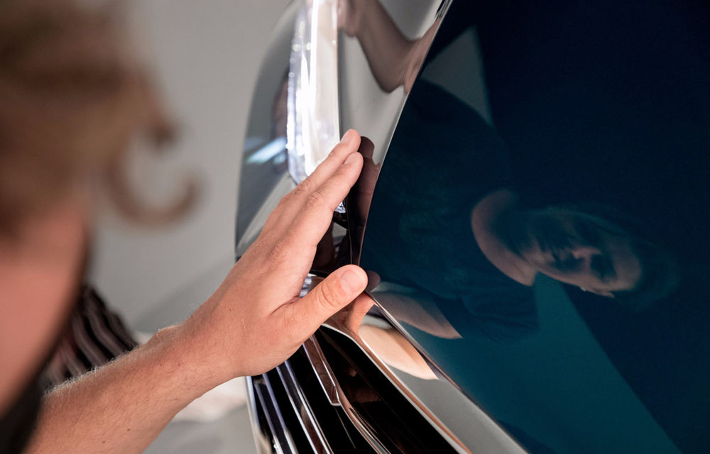 Poți să atingi, dar nu poți să privești: filozofia Audi și isteria imaginilor teaser cu viitoarea generație A8 - Poza 12
