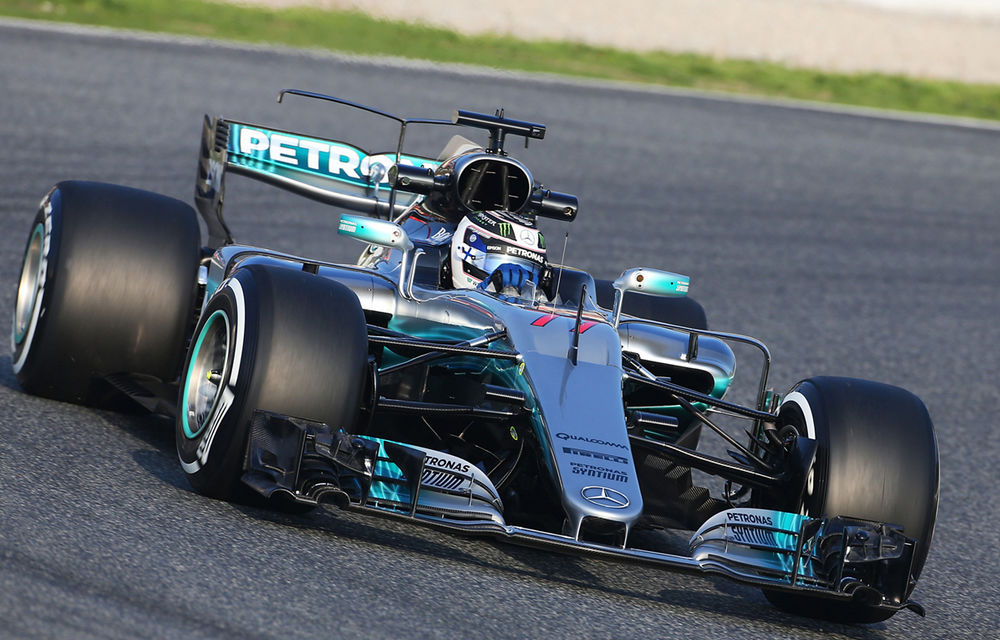 Bottas, pole position în Austria în fața lui Vettel. Hamilton, locul 8 după o retrogradare pe grilă - Poza 1