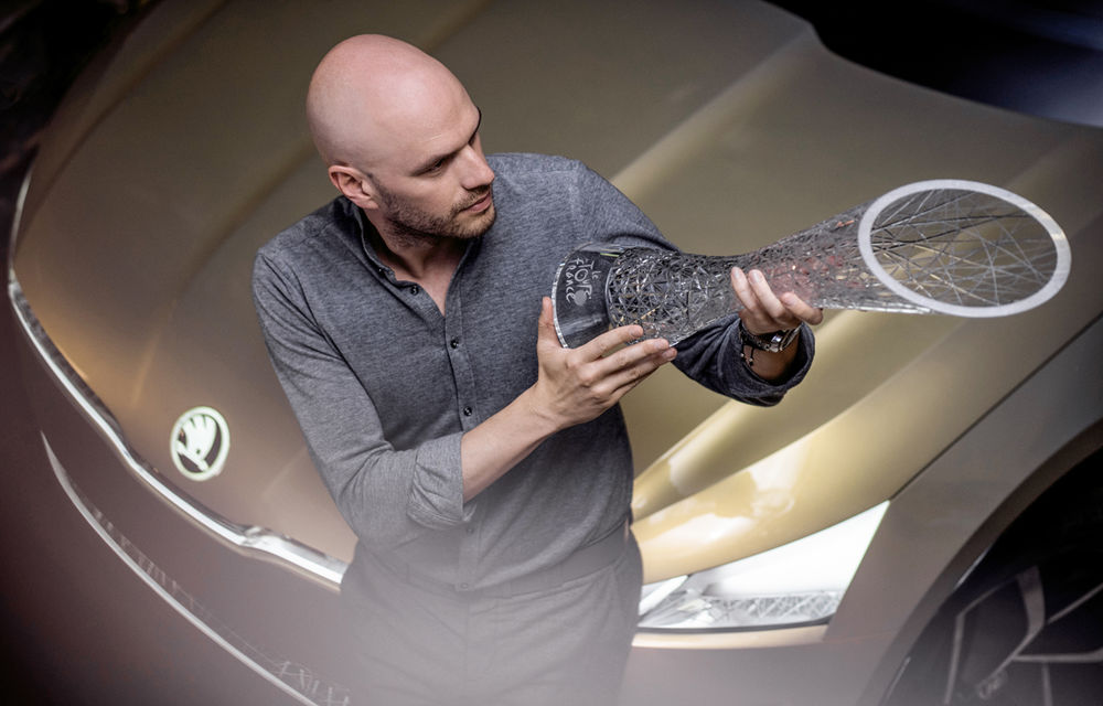 De la mașini la cristal de Boemia: designerii Skoda au creat trofeele dedicate câștigătorilor Turului Franței - Poza 1