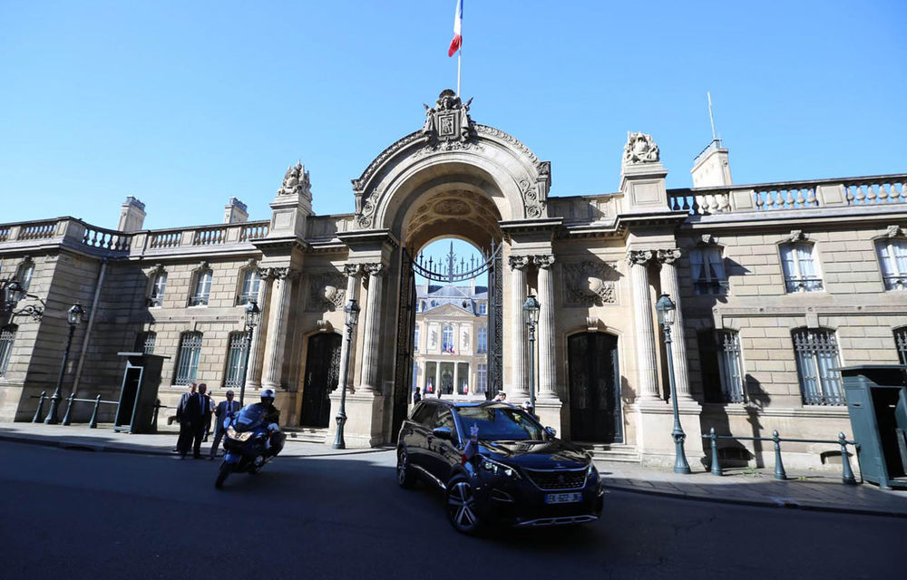 Exemplu de naționalism: Emmanuel Macron, președintele Franței, va conduce un Peugeot 5008 - Poza 1