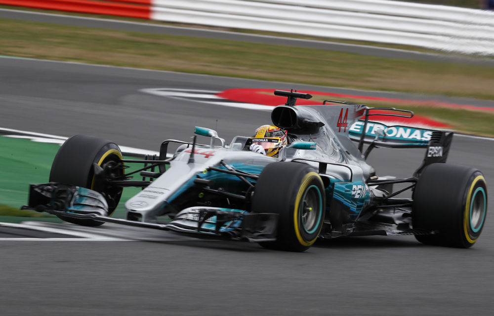 Hamilton, pole position la Silverstone în fața lui Raikkonen și Vettel. Bottas, locul 9 după o penalizare pe grilă - Poza 1