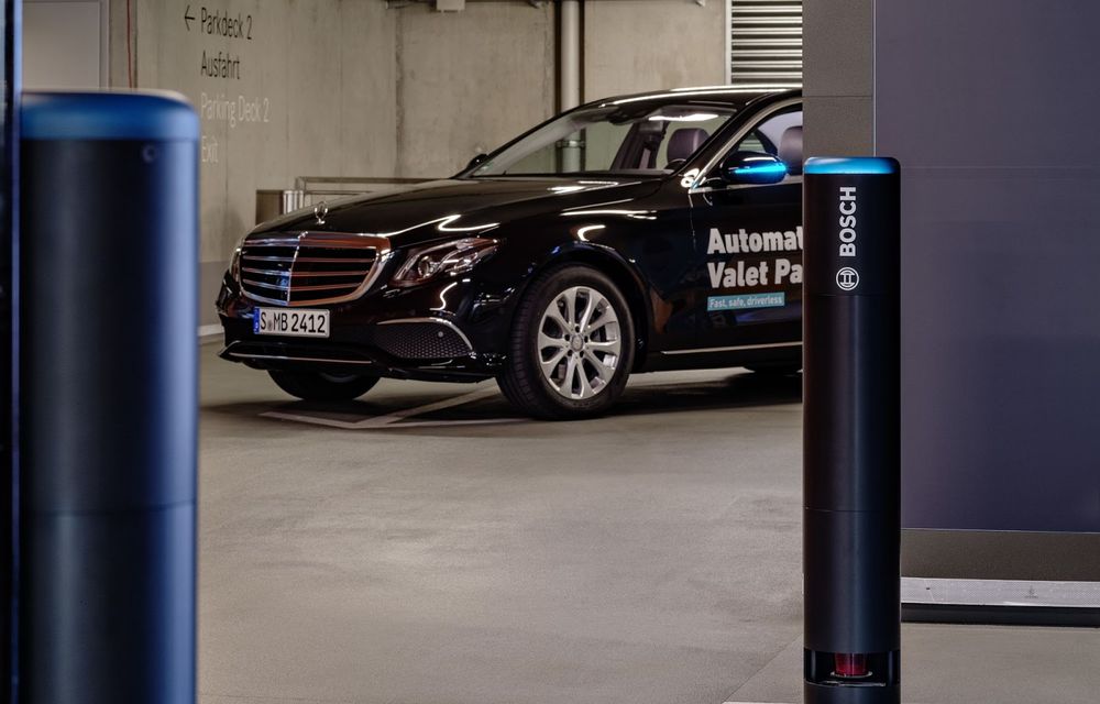 Mercedes introduce parcarea automatizată la muzeul său din Stuttgart: mașinile închiriate merg singure în locul de parcare rezervat - Poza 7