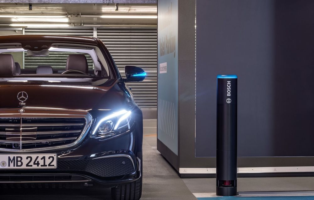 Mercedes introduce parcarea automatizată la muzeul său din Stuttgart: mașinile închiriate merg singure în locul de parcare rezervat - Poza 6