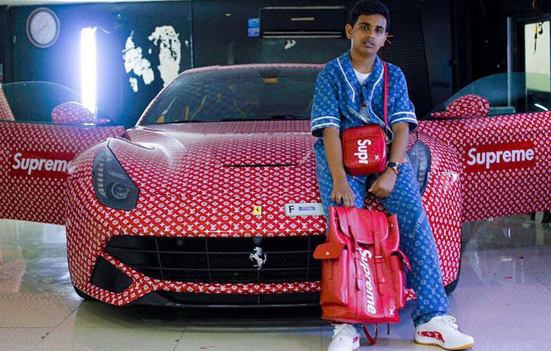 Tu ce cadou primeai la 15 ani? Un puști din Dubai a primit un Ferrari F12 Berlinetta, pe care l-a „îmbrăcat” în logo-ul Louis Vuitton - Poza 1