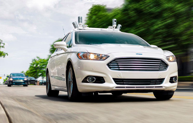 Ford a patentat un volan și pedale retractabile în bordul viitoarelor mașini autonome - Poza 1
