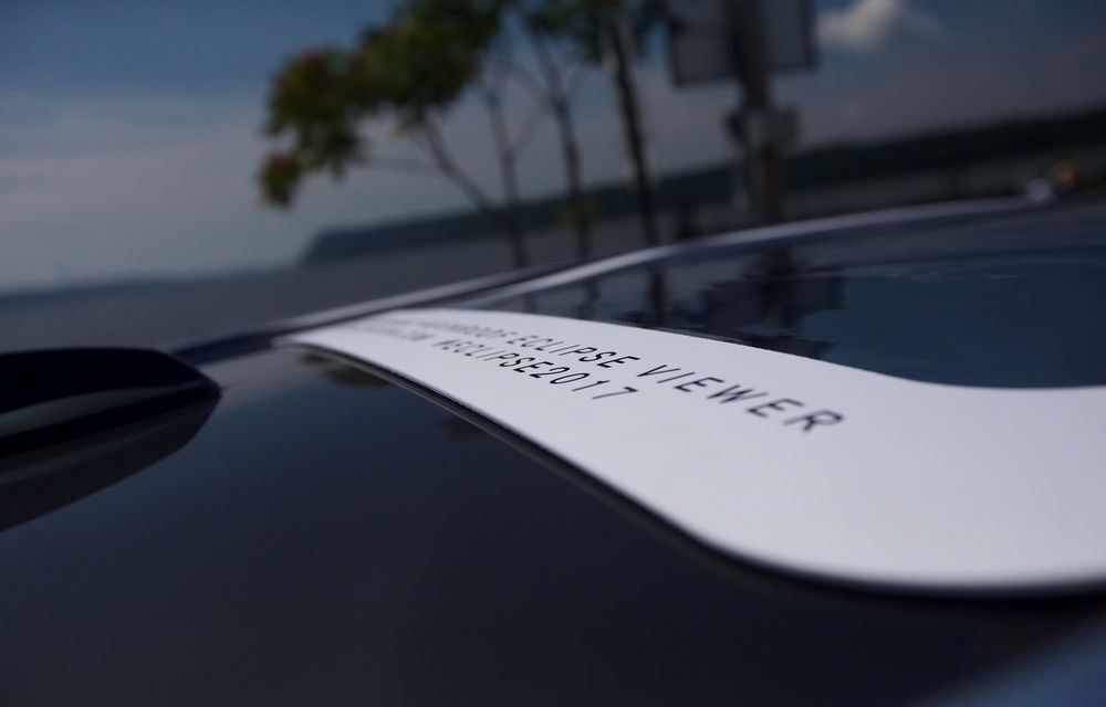 Uitați de ochelarii pentru eclipsă! Volvo XC60 oferă un acoperiș panoramic prin care poate fi văzut fenomenul astronomic - Poza 6