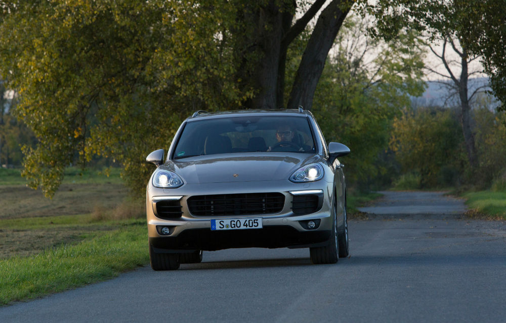 A treia generație Porsche Cayenne este gata de lansare: primele exemplare ar urma să fie disponibile doar cu versiuni pe benzină - Poza 1