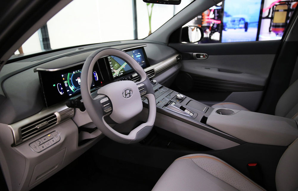 Electric, dar fără baterii: SUV-ul Hyundai pe hidrogen vine în 2018 și va avea o autonomie de 800 de kilometri - Poza 6
