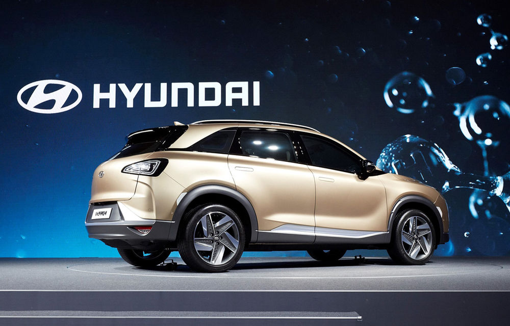 Electric, dar fără baterii: SUV-ul Hyundai pe hidrogen vine în 2018 și va avea o autonomie de 800 de kilometri - Poza 5