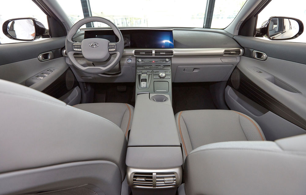 Electric, dar fără baterii: SUV-ul Hyundai pe hidrogen vine în 2018 și va avea o autonomie de 800 de kilometri - Poza 7