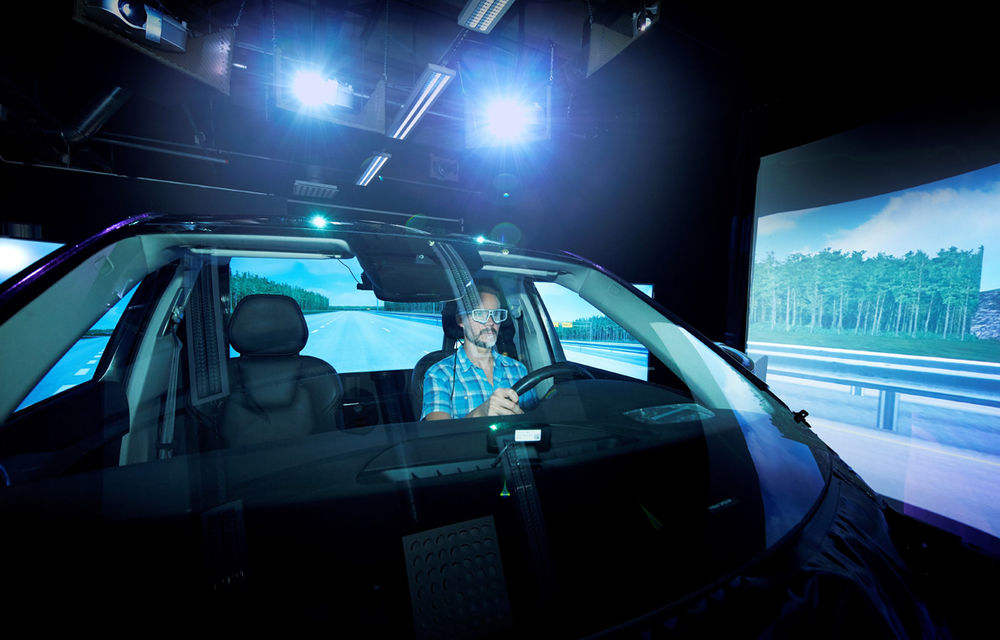 Volvo continuă campania de teasing pentru XC40: cel mai mic SUV al suedezilor promite o gamă bogată de sisteme de siguranță - Poza 3