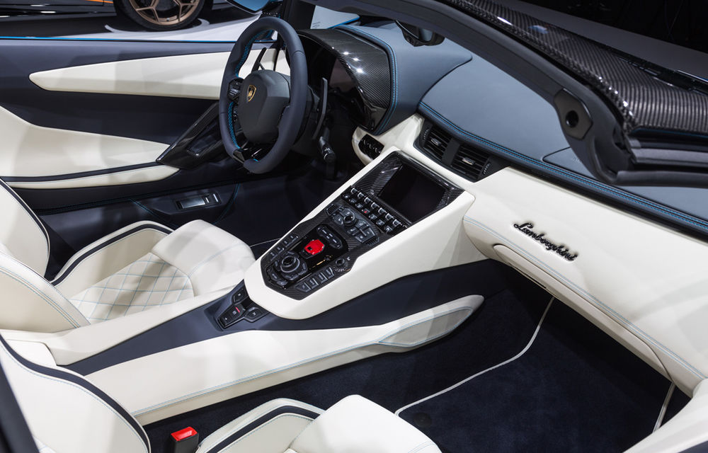 Lamborghini prezintă noul Aventador S Roadster: 740 CP și 3.0 secunde pentru 0-100 km/h (UPDATE FOTO) - Poza 9