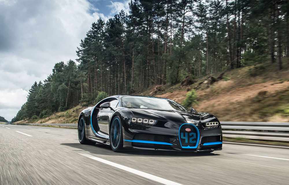 Cum filmezi un Bugatti Chiron care rulează cu 400 km/h? Simplu: cu un alt Chiron - Poza 1