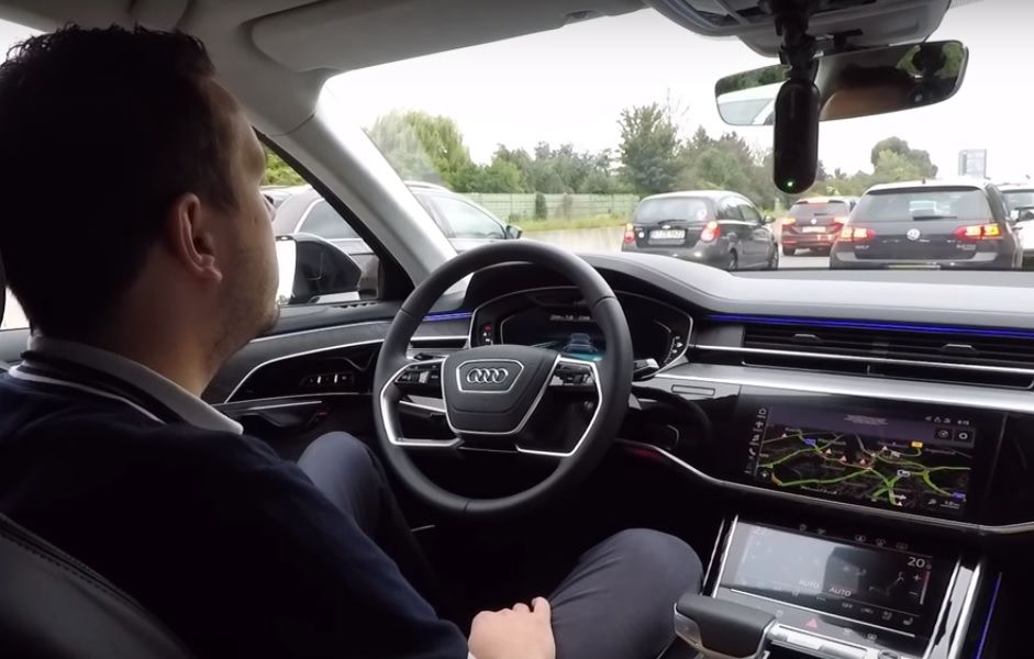 Demonstrație video: sistemul Traffic Jam Pilot de pe noua generație Audi A8, testat în trafic real - Poza 1