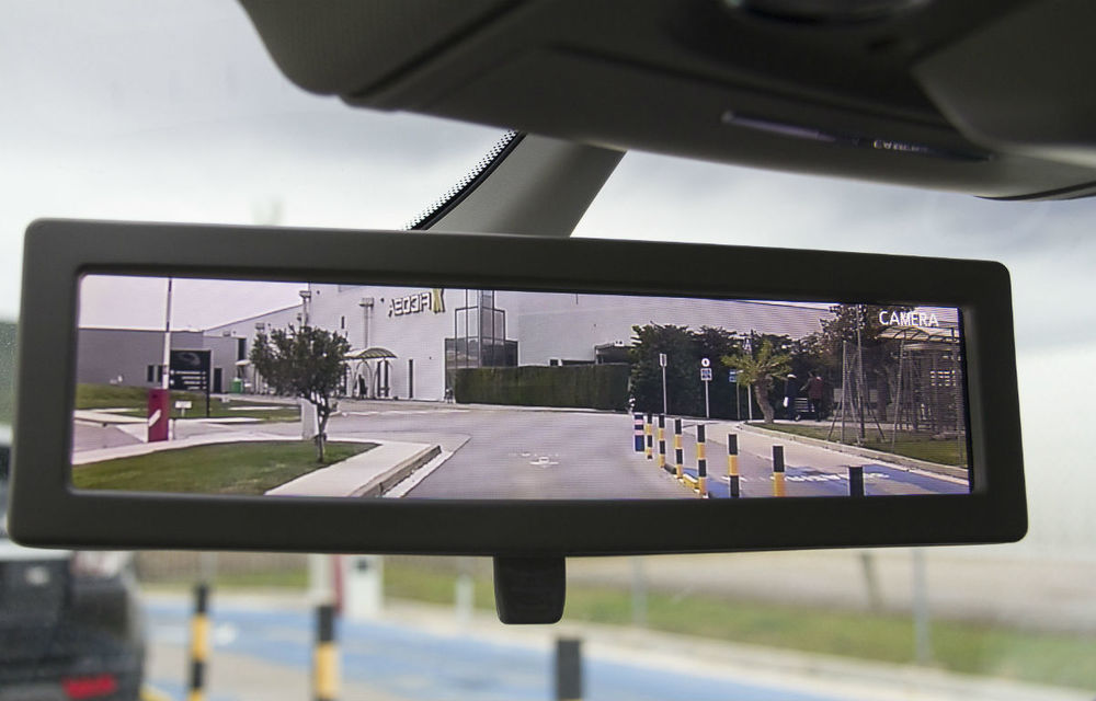 Pas în viitor: Panasonic va începe producția pe scară largă a oglinzilor retrovizoare cu camere video - Poza 1