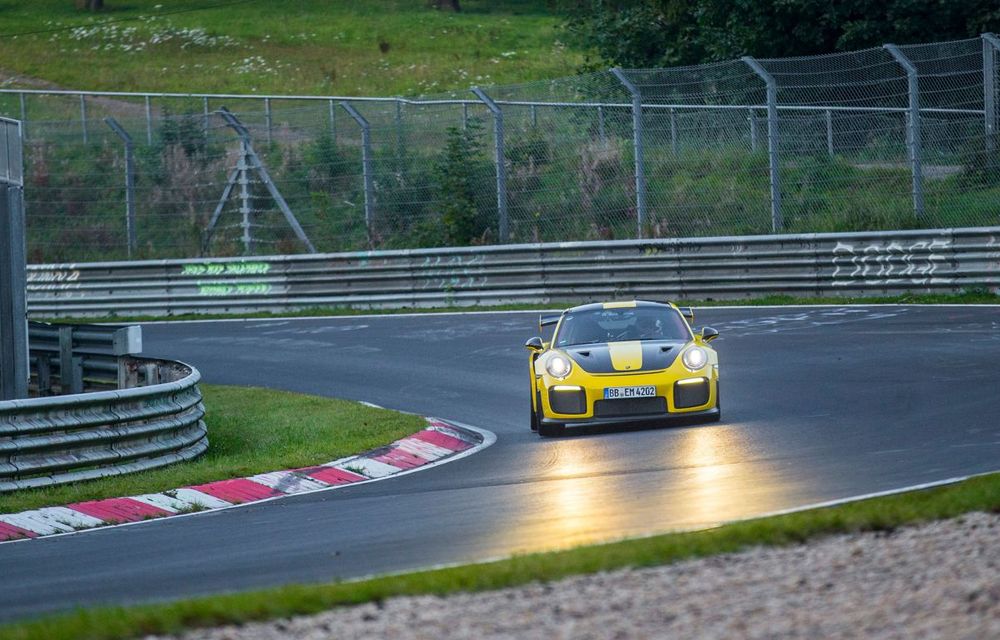 Record pe Nurburgring: Posche 911 GT2 RS a parcurs Iadul Verde în 6 minute și 47.3 secunde - Poza 2