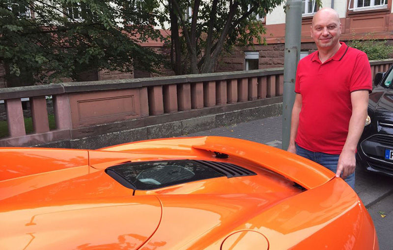 Din lumea celor care nu cuvântă: proprietarul unui măgar, obligat să plătească daune de 6000 de euro după ce animalul a ros eleronul unui McLaren - Poza 1