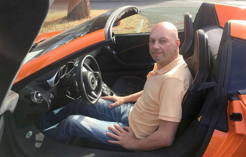 Din lumea celor care nu cuvântă: proprietarul unui măgar, obligat să plătească daune de 6000 de euro după ce animalul a ros eleronul unui McLaren - Poza 3