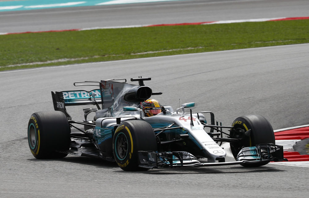 Hamilton, pole position în Malaysia în fața lui Raikkonen și Verstappen. Vettel, ultimul loc după o defecțiune tehnică - Poza 1