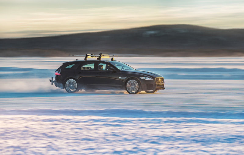 Record mondial doborât: un Jaguar XF Sportbrake a tras un schior cu o viteză medie de 189.07 km/h - Poza 4