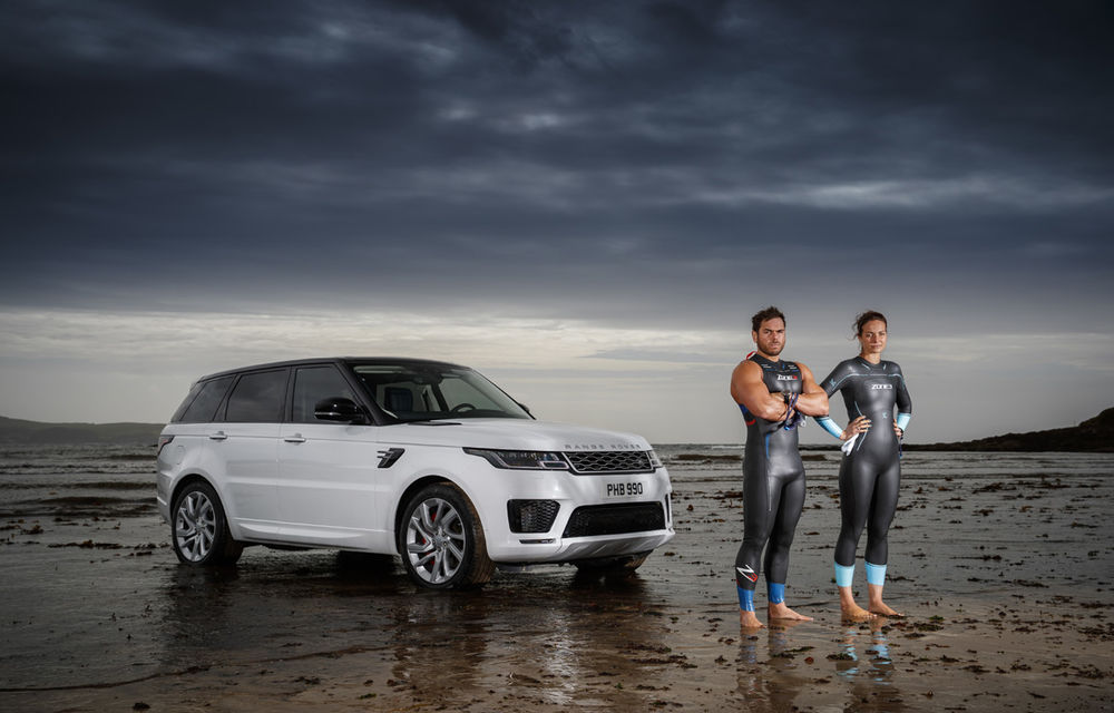 Întrecere inedită: Range Rover Sport facelift PHEV își măsoară forțele cu doi înotători - Poza 5