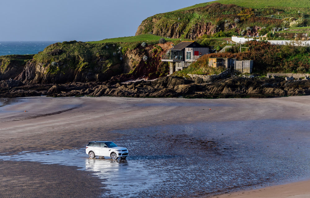 Întrecere inedită: Range Rover Sport facelift PHEV își măsoară forțele cu doi înotători - Poza 18