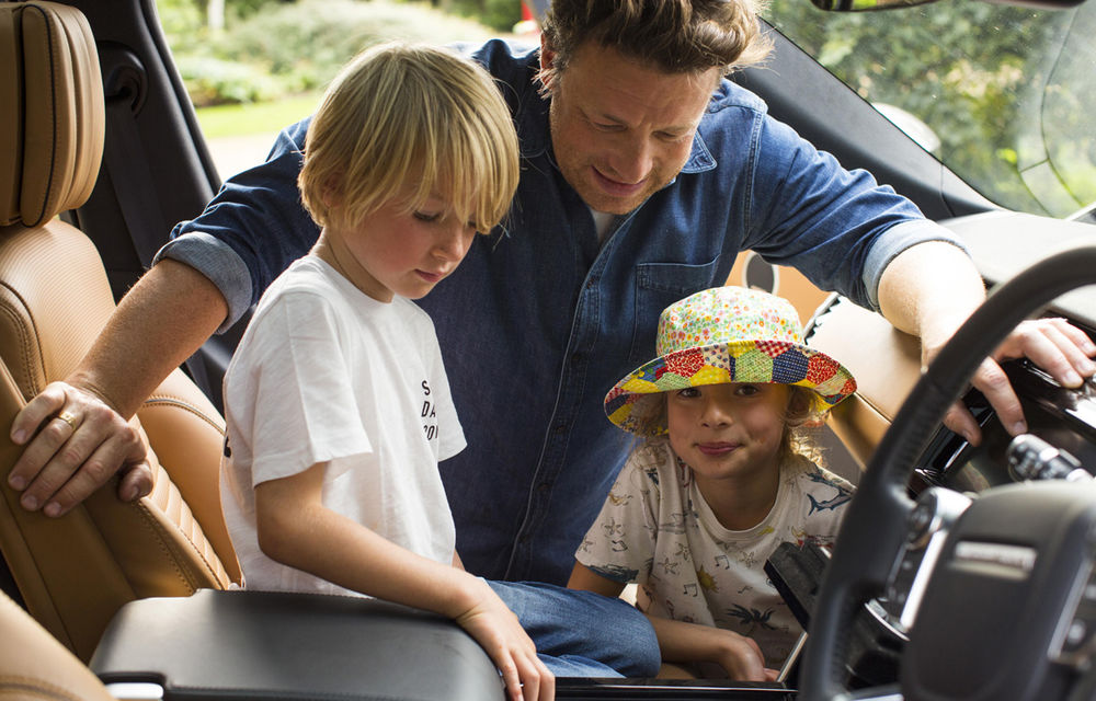 Un Land Rover Discovery croit după chipul și asemănarea lui Jamie Oliver: visul oricărui chef pasionat de mașini - Poza 18