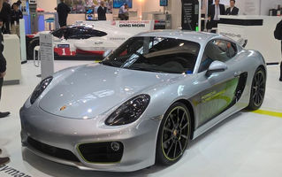 Porsche Cayman e-volution: conceptul cu autonomie de 200 km anticipează lansarea Mission E, primul model electric al mărcii
