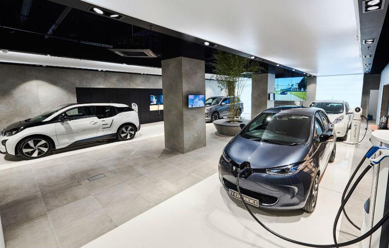 Showroom multibrand: 6 constructori au deschis un showroom comun pentru promovarea mașinilor electrice - Poza 1