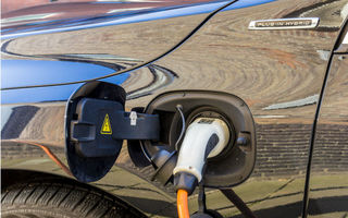 Raport: “Unele mașini hibride consumă de patru ori mai mult combustibil decât indică producătorii”