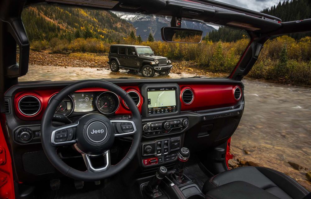 Primele imagini cu interiorul noii generații Jeep Wrangler: modelul debutează oficial în 29 noiembrie - Poza 1