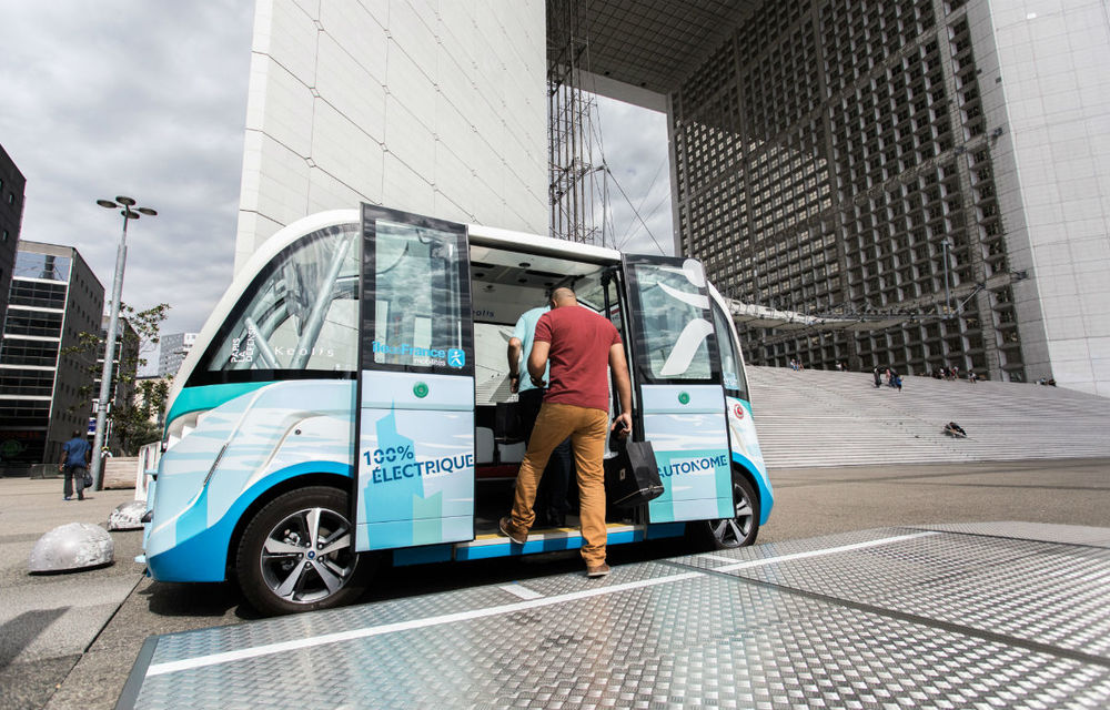Robo-taxi: un start-up din Franța vrea să lanseze un vehicul fără șofer, cu capacitate de 6 persoane și un preț de 250.000 de euro - Poza 1