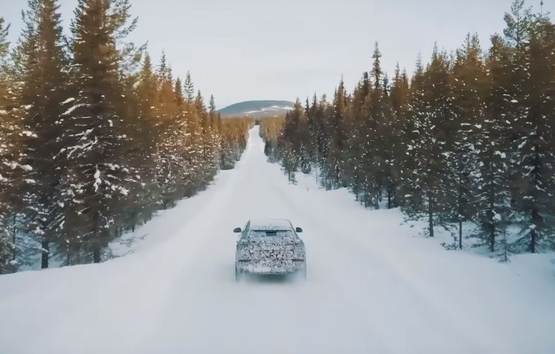 Teaser video cu viitorul Lamborghini Urus: SUV-ul italienilor ne arată că știe să ruleze și pe drumuri acoperite cu zăpadă - Poza 1
