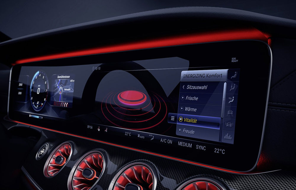 Primele teasere cu noua generație Mercedes CLS: blocuri optice noi și un ecran de mari dimensiuni la interior - Poza 2