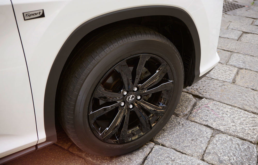 Lexus RX Sport: SUV-ul premium primește o versiune sportivă cu mici modificări estetice - Poza 6
