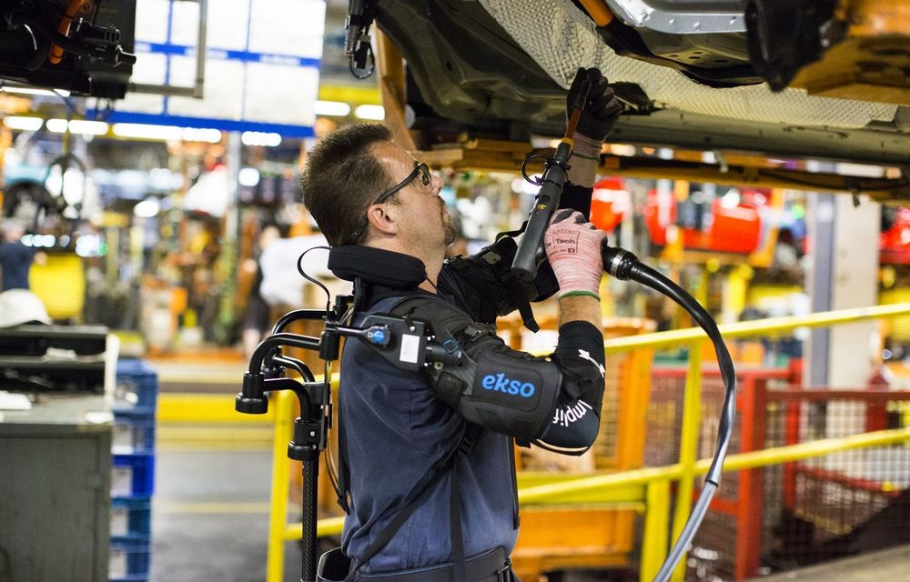 Grijă pentru angajați: Ford ar putea introduce exoscheleți pentru muncitorii din fabricile sale - Poza 1