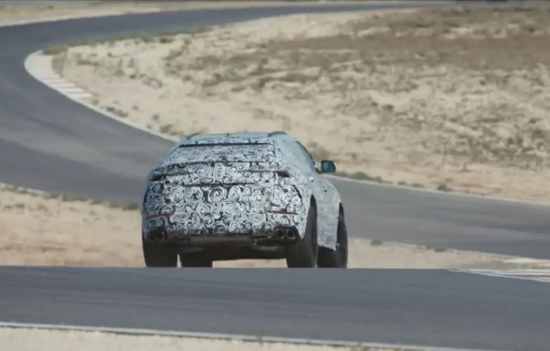 Lamborghini continuă seria teaserelor dedicate lui Urus: SUV-ul italienilor ajunge pe circuit - Poza 1