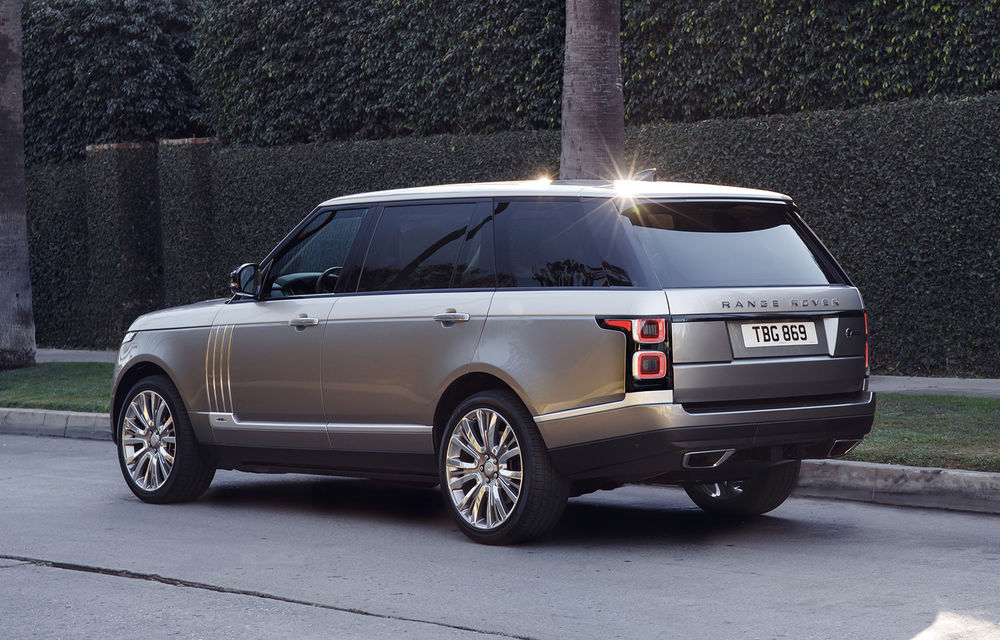 O nouă definiție a luxului: primele imagini cu Range Rover SVAutobiography facelift - Poza 4