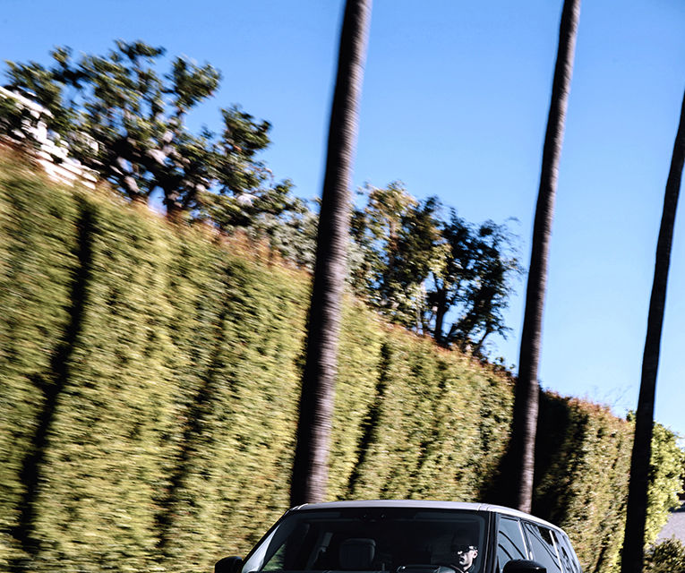 O nouă definiție a luxului: primele imagini cu Range Rover SVAutobiography facelift - Poza 6