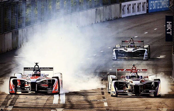 Noul sezon de Formula E a început cu controverse: steag roșu pentru un ambuteiaj pe circuit și descalificare pentru câștigătorul cursei - Poza 1
