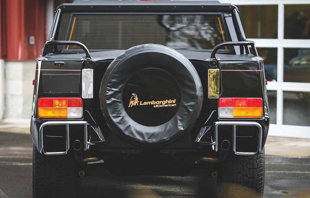 Cu gândul la Urus? Un Lamborghini LM002 din 1990 s-a vândut cu 467.000 de dolari - Poza 4