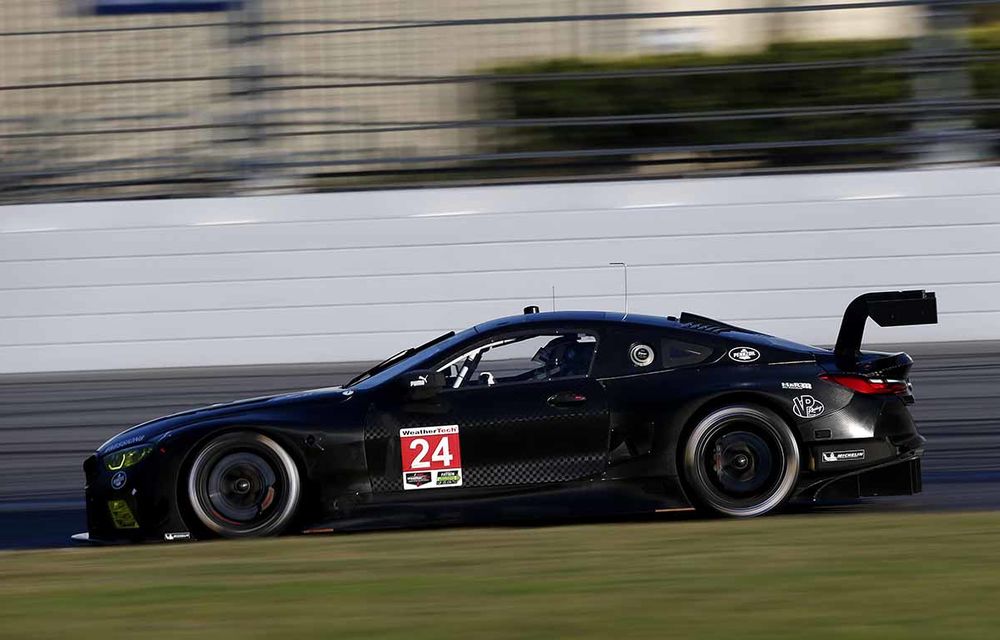 BMW continuă testele cu M8 GTE: modelul bavarezilor și-a încordat mușchii pe circuitul de la Daytona - Poza 16
