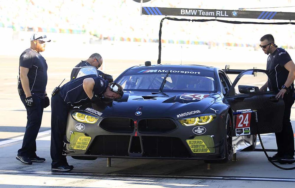 BMW continuă testele cu M8 GTE: modelul bavarezilor și-a încordat mușchii pe circuitul de la Daytona - Poza 2