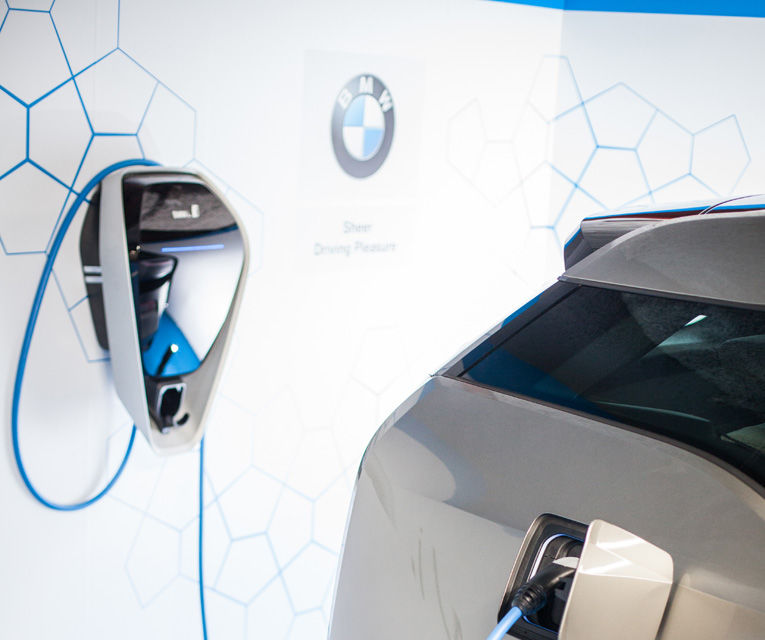 BMW instalează două stații de încărcare pentru mașini electrice la Băneasa Shopping City: acces gratuit non-stop - Poza 26