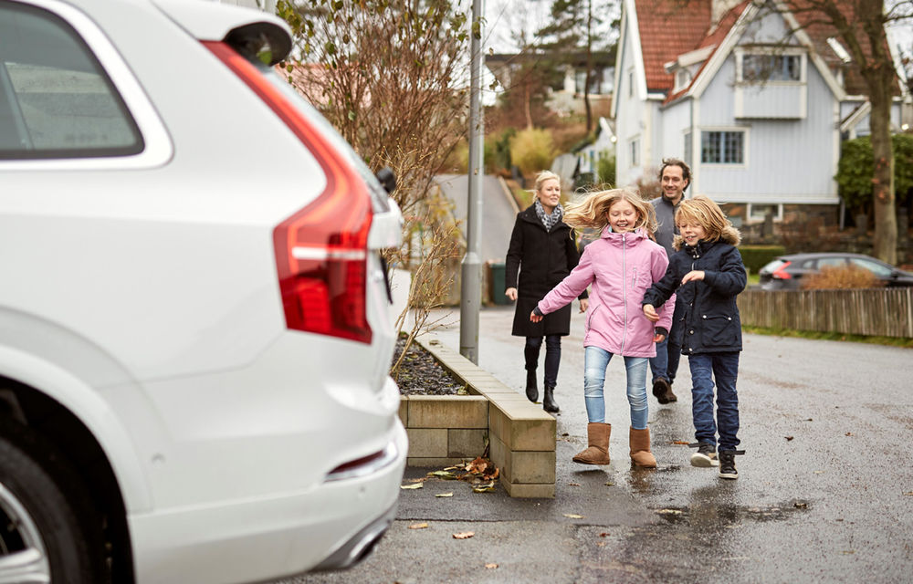 Experiment realist: două familii suedeze vor utiliza Volvo XC90 cu funcții autonome pe drumuri publice - Poza 2