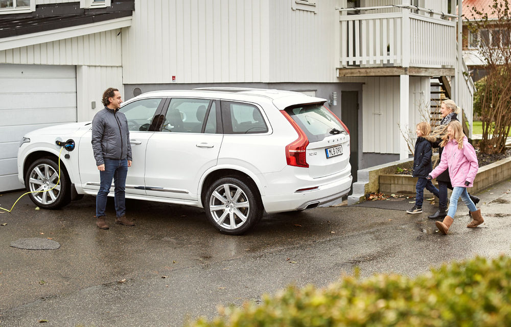 Experiment realist: două familii suedeze vor utiliza Volvo XC90 cu funcții autonome pe drumuri publice - Poza 1