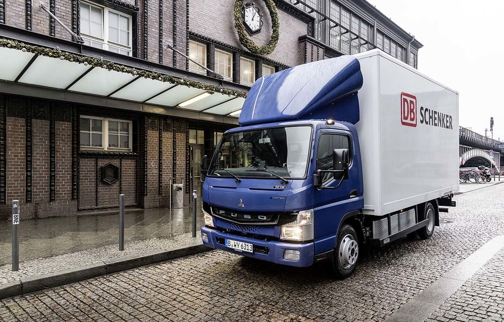 Autocamionul electric Mitsubishi Fuso eCanter a ajuns în Europa: Daimler a livrat 12 exemplare clienților de pe Bătrânul Continent - Poza 1